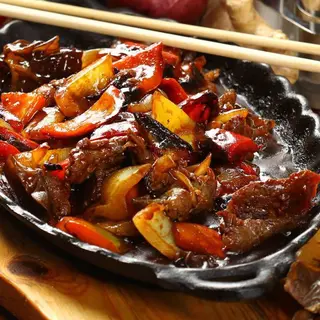 Wok de vita cu legume si orez la abur hey
