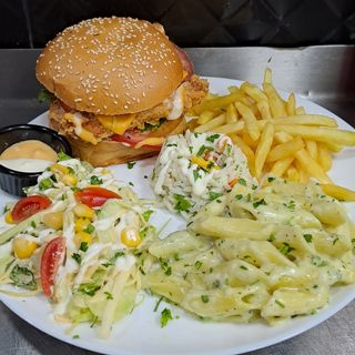 Crispy burgger accompane