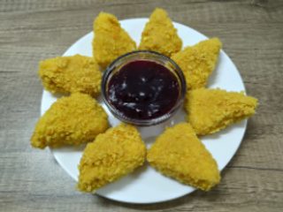 Топени сиренца в корнфлейкс със сладко от боровинки