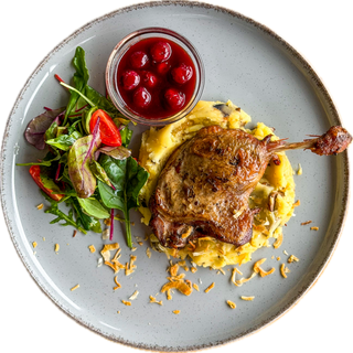 Качина ніжка з картопляним пюре та смаженими грибами  (350г)