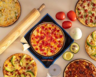 Menú 2 Pizza Mediana + Nuggets De Pollo (6 Uds.) + Cola (2 Lt.)