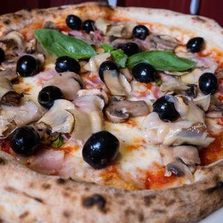 Pizza 4 Estaciones Román style 