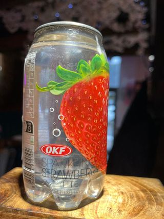 OKF Sparkling Strawberry koreański napój gazowany truskawka 350ml