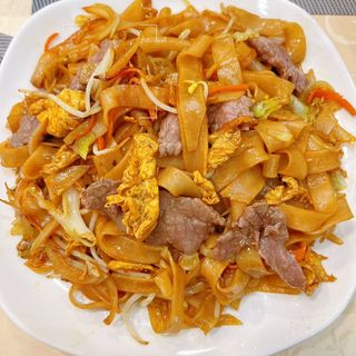 SPAGHETTI DI RISO CON MANZO 