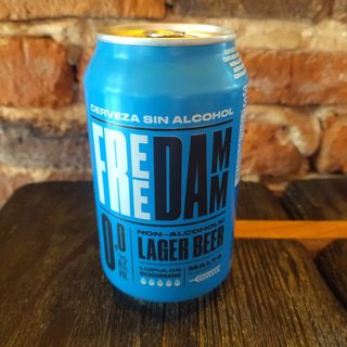 Lata cerveza sin alcohol.