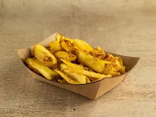 Картопляні діпи з сирним соусом