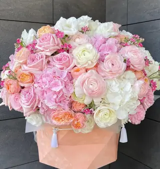 Rose Macaron - Aranjament Floral Pastel Premium cu Trandafiri și Hortensii