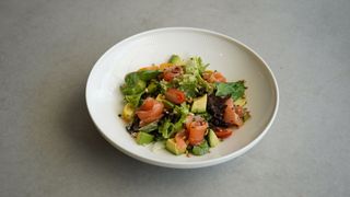 Салат з лососем (230г)