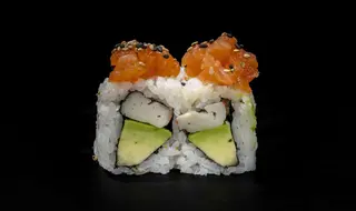 105.Uramaki De Salmón Con Aguacate Y Surimi (8 Uds.)