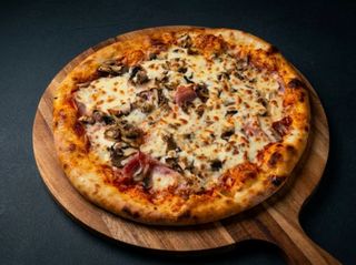Pizza Prosciutto Funghi