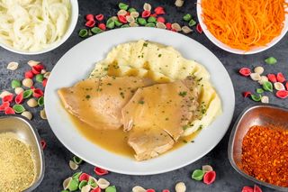 Svinjski stek sa prilogom