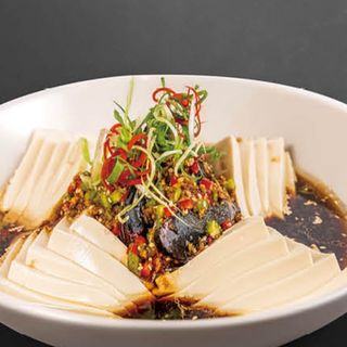 皮蛋豆腐Tofu con huevo milenario