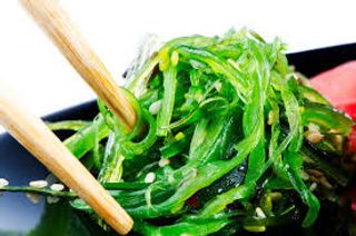 3.Ensalada de pepino con wakame y sesamo