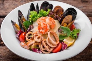 Теплий салат з морепродуктами (300г)