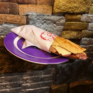 Bocadillo Bacon Club (Pan De Leña)