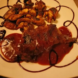 MUSCHI DE VITA CU CIUPERCI GRILL SI SOS GORGONZOLA (450GR)