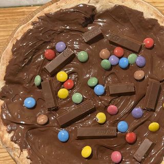 Pizza Nutella cu M&M