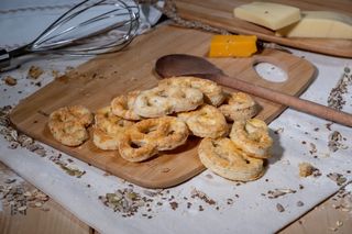 Sărățele cu chimen și parmezan