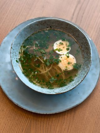 Курячий бульйон із локшиною та яйцем (380г)