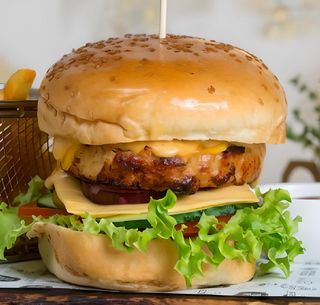 Фирменный бургер с курицей
