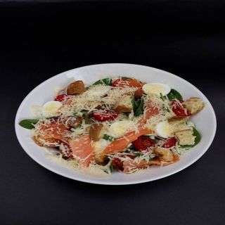 Салат цезар з лососем