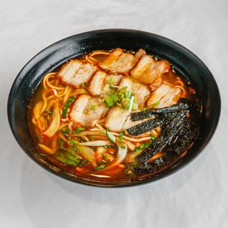 Ramen con Cerdo Marinado Estilo Japonés