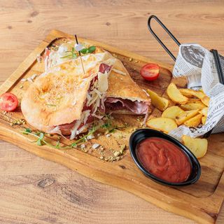 Sendvič sa mozzarellom i pršutom