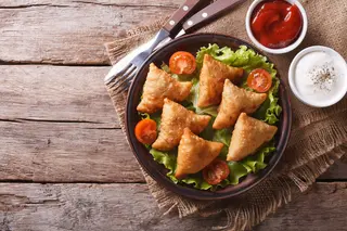 chicken samosa 2 pz