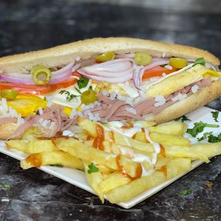 Omelette Luncheon Fromage Salade et Frites 