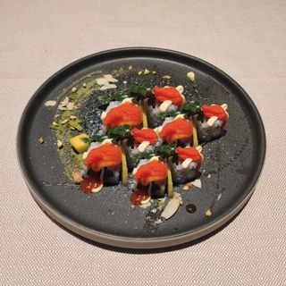 URAMAKI SPICY SALMONE