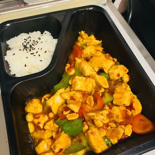 kurczak z orzeszkami 