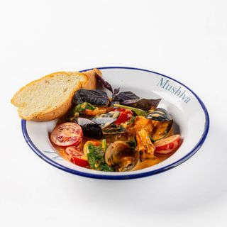 Тигрова креветка з чилійськими мідіями в вершковому соусі (200г)