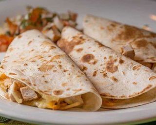 Quesadillas Pollo.
