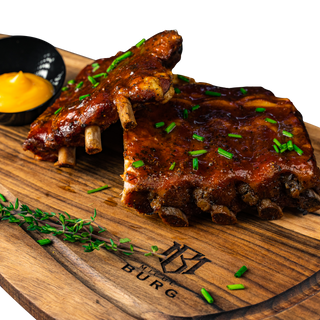 Coaste de porc cu cartofi wedges și sos 400/150/40g