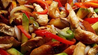 74.Pollo Con Verduras