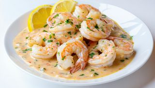 Creveți în sos de usturoi