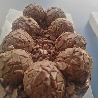 Ovo de Colher Brigadeiro Exclusivo 400Gr