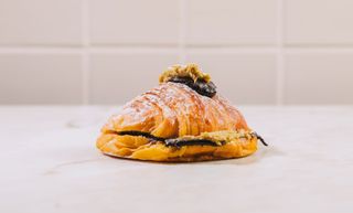 Croissant c/ chocolate e creme de pistachio e kataifi