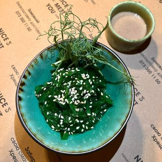 Салат Хіяші з горіховим соусом (130г)