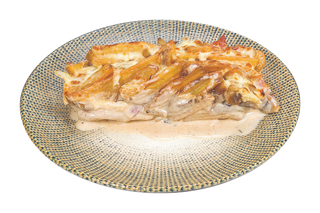 Запеканка с картофки, бекон и топено сирене 