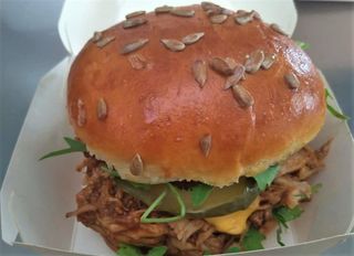 Burger Pulled Pork (CONTINE DOAR BURGERUL)