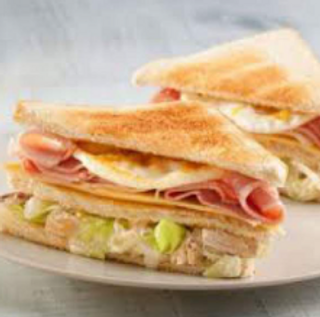 6- Sándwich De Pollo, York, Queso, Huevo, Tomate, Lechuga y Mayonesa