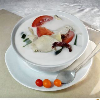 Tim kha gai - pileća juha, kokosovo mlijeko i riža