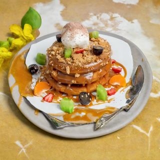 Панкейки с карамельным соусом