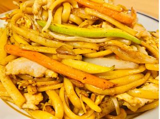 Tallarines Fritos Con Pollo