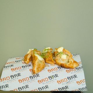 Gyoza di pollo fritti