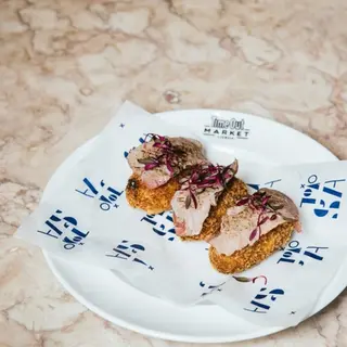 Croquete de Bacalhau, Niguiri de Atum (2 unidades)