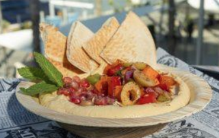 Hummus De Berenjena Y Garbanzos Con Granada Fresca (Vegetariano)