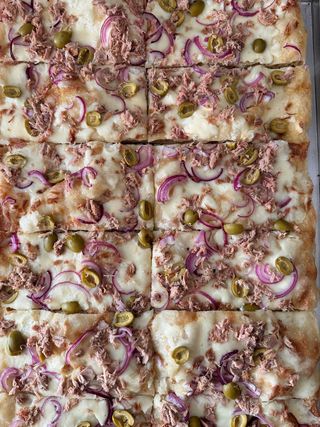 Tuńczyk/majonez/cebula/oliwki