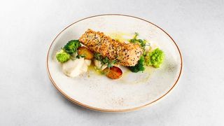 Losos u sosu od mirođije